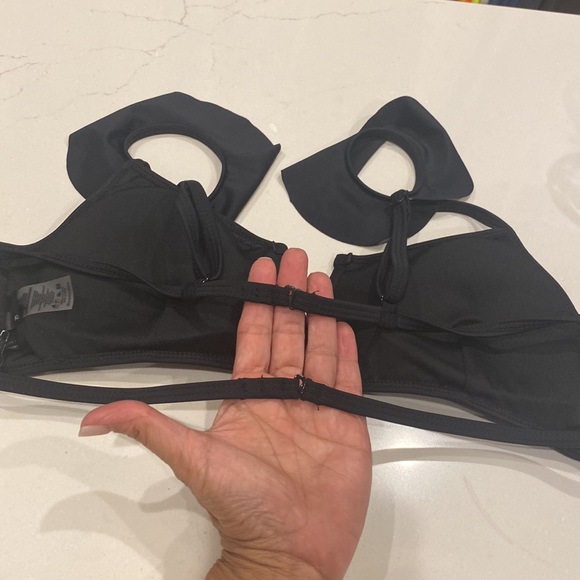 Kendall and Kylie bikini top size M black NWT - Picture 5 of 5